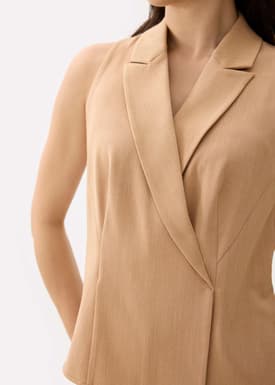 Juni Sleeveless Blazer Top