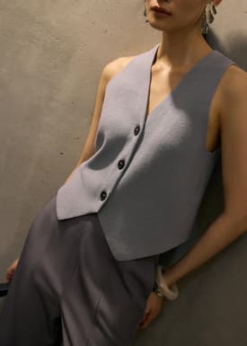 Esah Relaxed Knit V-neck Vest Top
