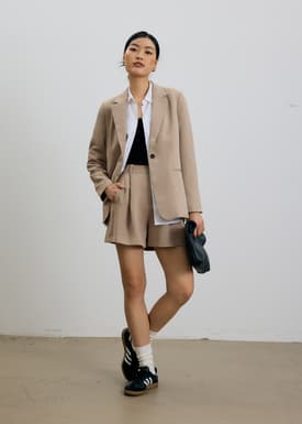 Aika Lightweight Elastic Pleated Tailored Shorts