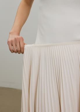 Wei Elastic Sunray Pleated Midaxi Skirt