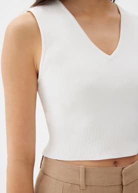 Sree Knit V-neck Crop Top