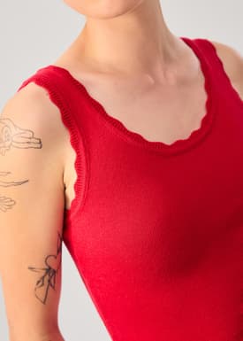 Rue Knit Scoop Neck Scallop Edge Tank Top