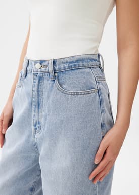Flynn Cropped Mom Jeans