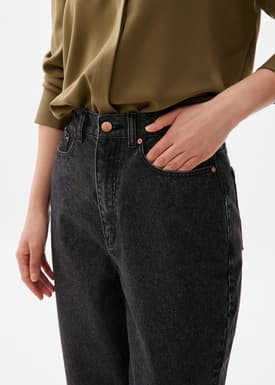 Flynn Cropped Mom Jeans