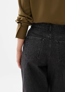 Flynn Cropped Mom Jeans