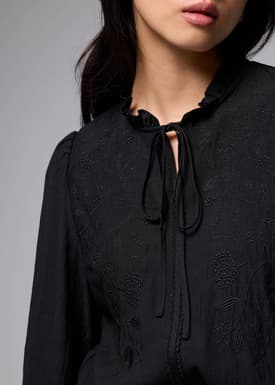 Broderie Ruffle Collar Blouse