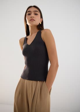 Ribbed Knit V-neck Fitted Tank Top