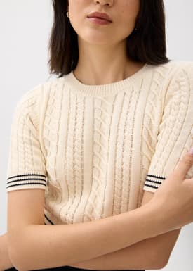 Round Neck Fitted Crop Knit Top