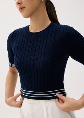 Round Neck Fitted Crop Knit Top