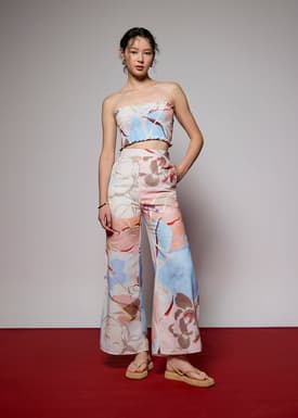 Fitted Crop Tube Top in Tossed Blooms