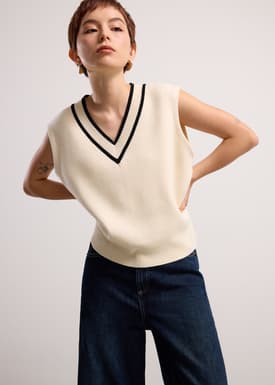 Relaxed Knit V-neck Crop Shell Top