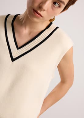 Relaxed Knit V-neck Crop Shell Top