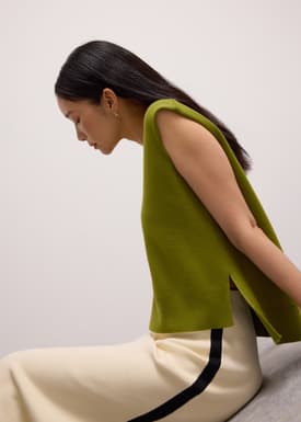 Relaxed Knit V-neck Crop Shell Top