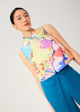 Scallop Edge Mandarin Collar Shell Top in Vivid Blooms