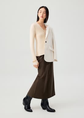 Front Twist Knit V-neck Fitted Top