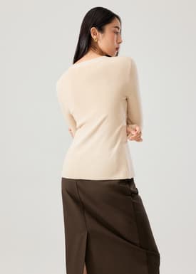 Front Twist Knit V-neck Fitted Top