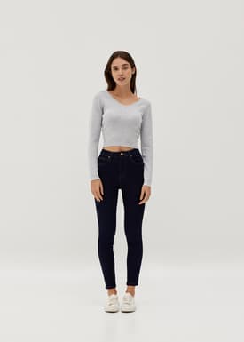 Knit V-neck Fitted Crop Sweater