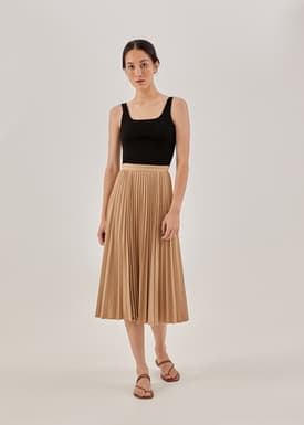Meran Scoop Neck Crop Tank