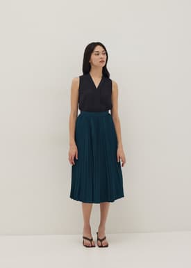 Karileen Front Collar Sleeveless Top