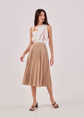 Halette Round Neck Shell Top in Precious Treasures