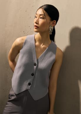Esah Relaxed Knit V-neck Vest Top