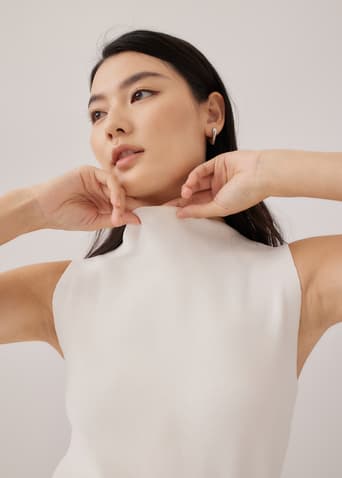 Haniela Funnel Neck Knit Top
