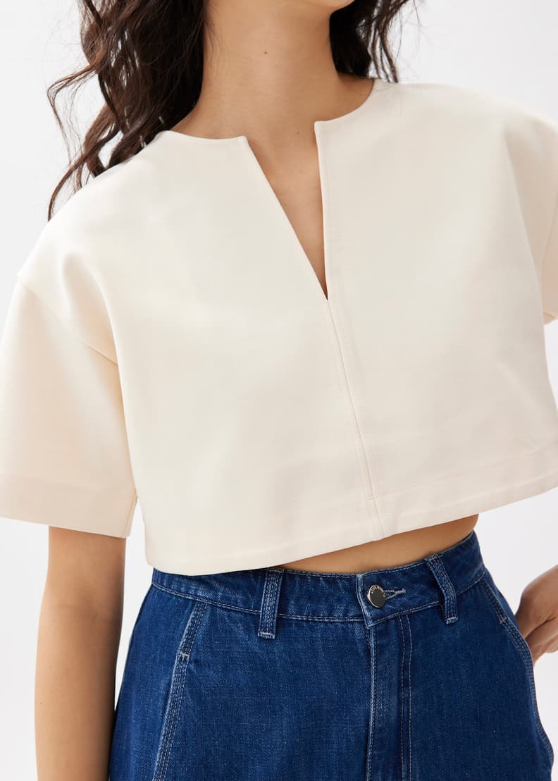 【COSYHARU】Crop Padding Overfit Hip Glossy Wellon Cropped Elevation Coverup - Black | ALO