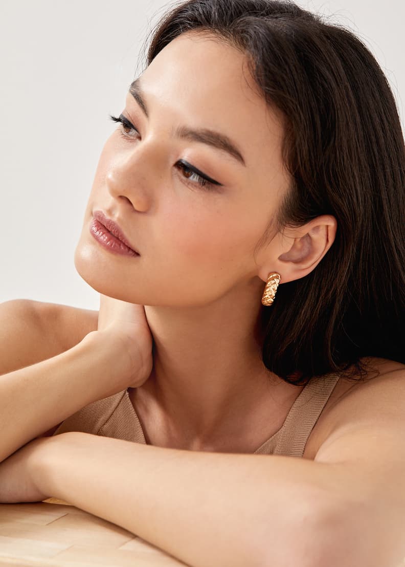 Gold hoop earrings on sale store