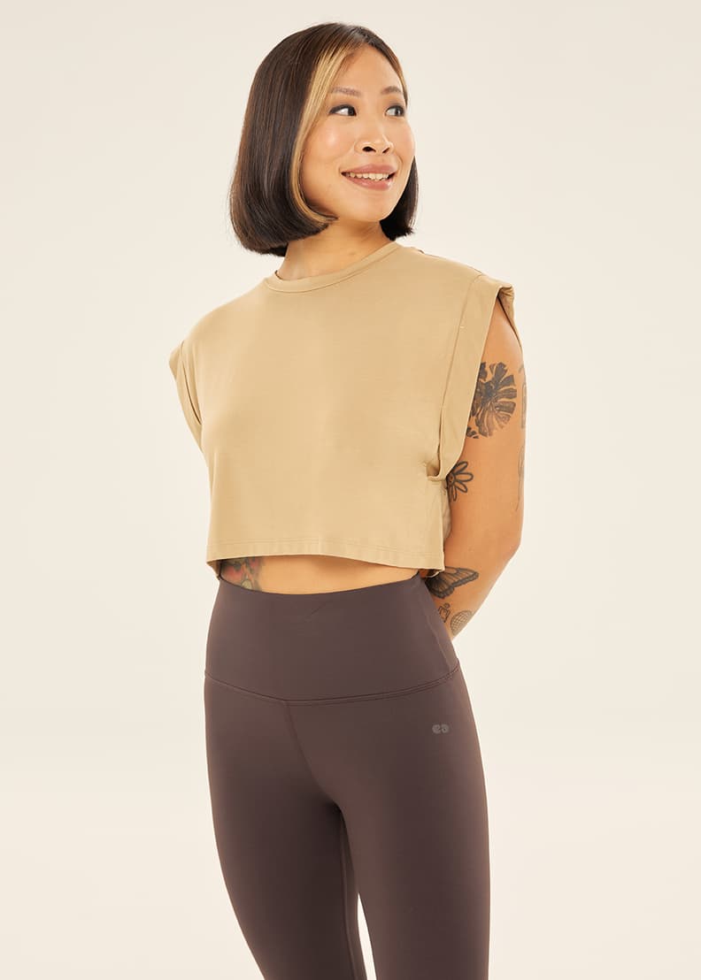 White cropped muscle best sale tee