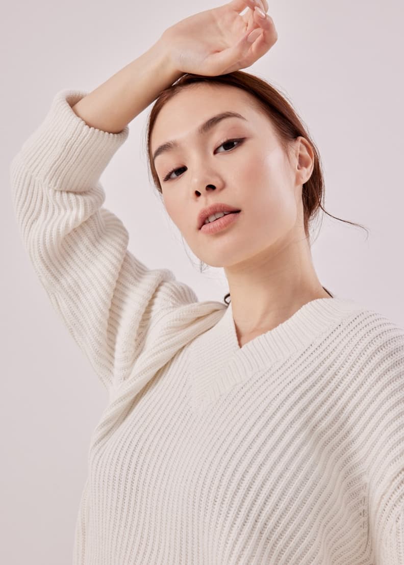 White oversize jumper hotsell