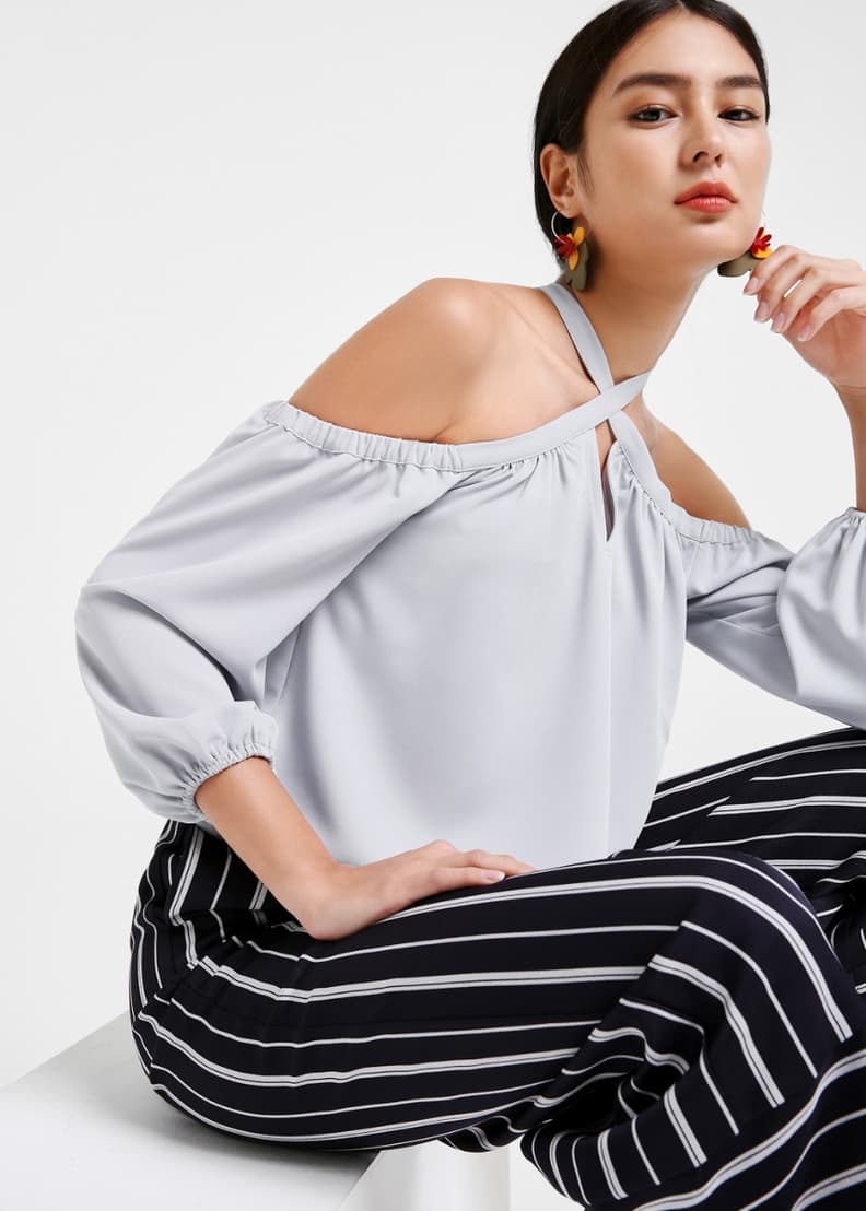 Cold shoulder halter top top