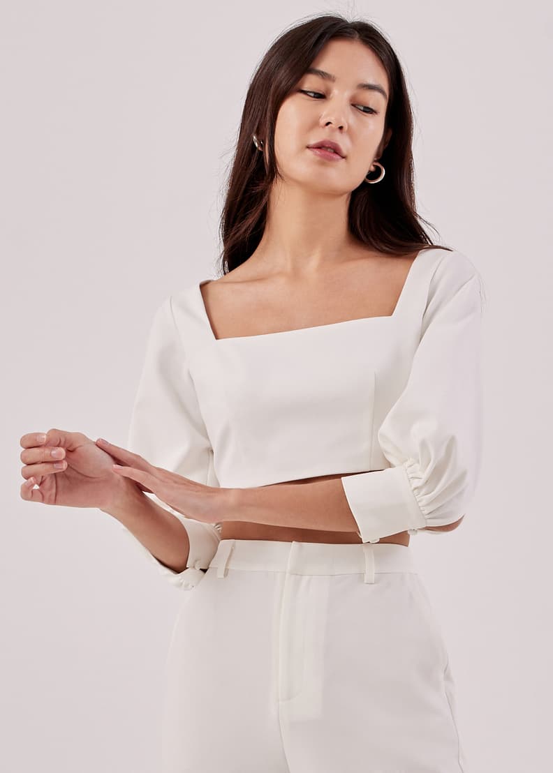 Square neck puff sleeve top deals