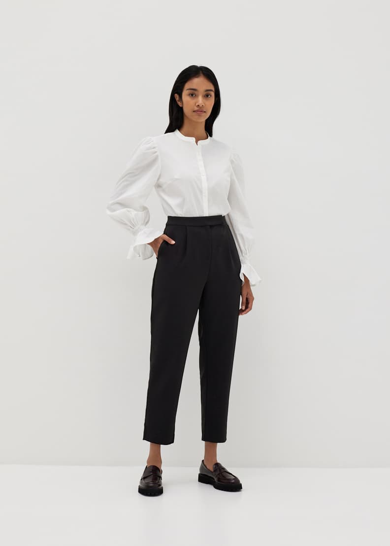 Pegged deals leg trousers