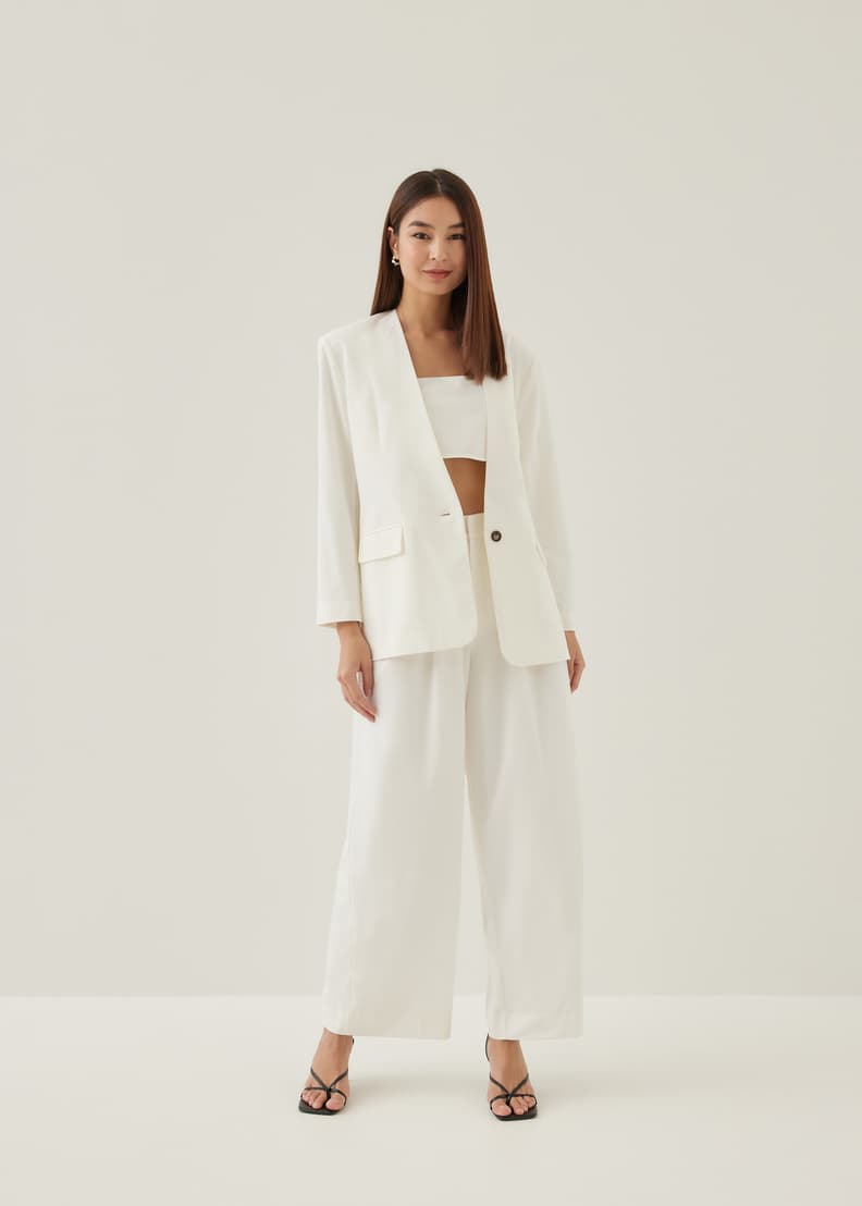 White relaxed top blazer