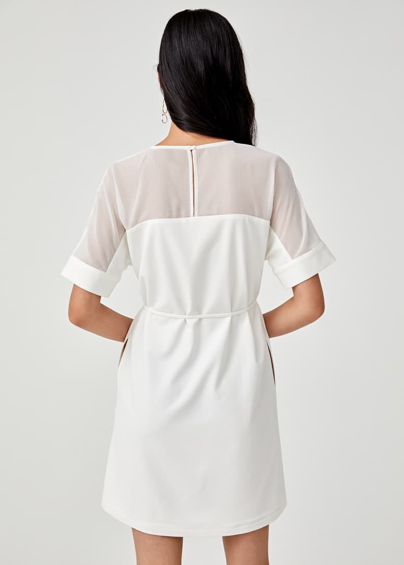 White short clearance sleeve shift dress