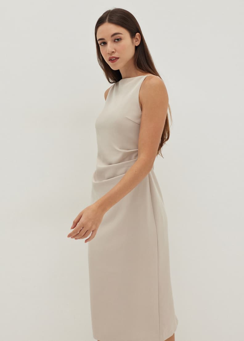 Simple store straight dress