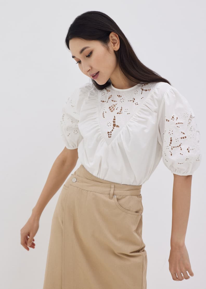 Puff sleeve store broderie top