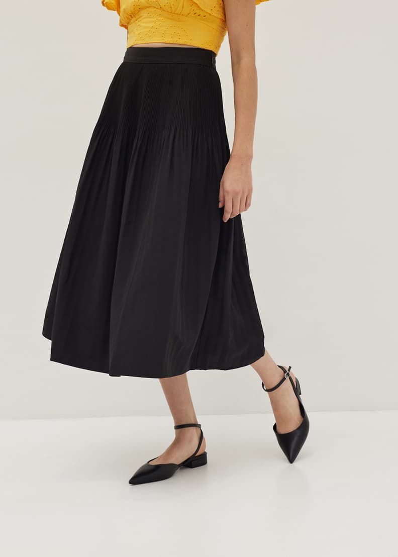 Black pleated flare sales skirt