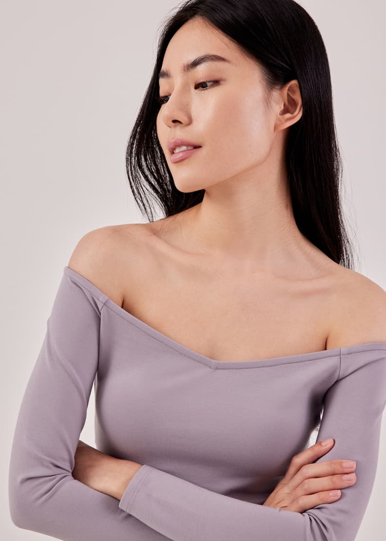 Off the shoulder v clearance neck long sleeve top