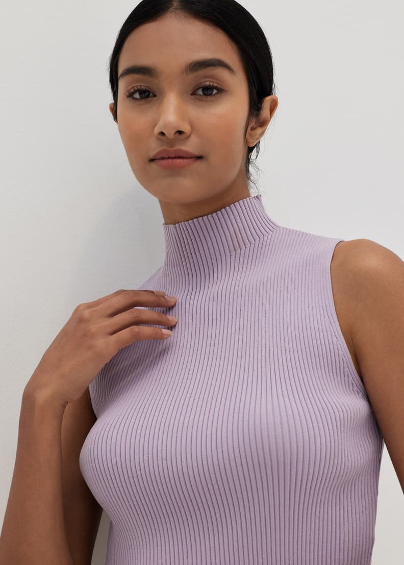 White high outlet neck ribbed top