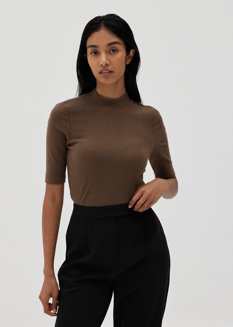 Funnel top sleeve top