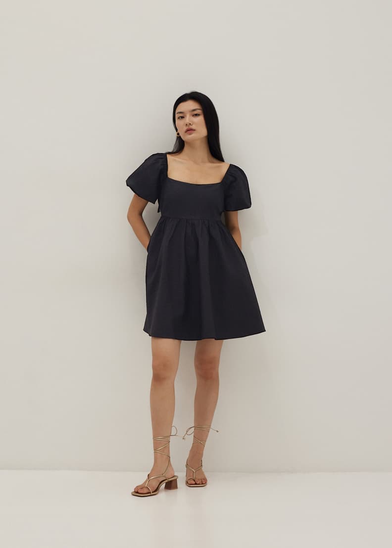 Casual black dress with sleeves shop