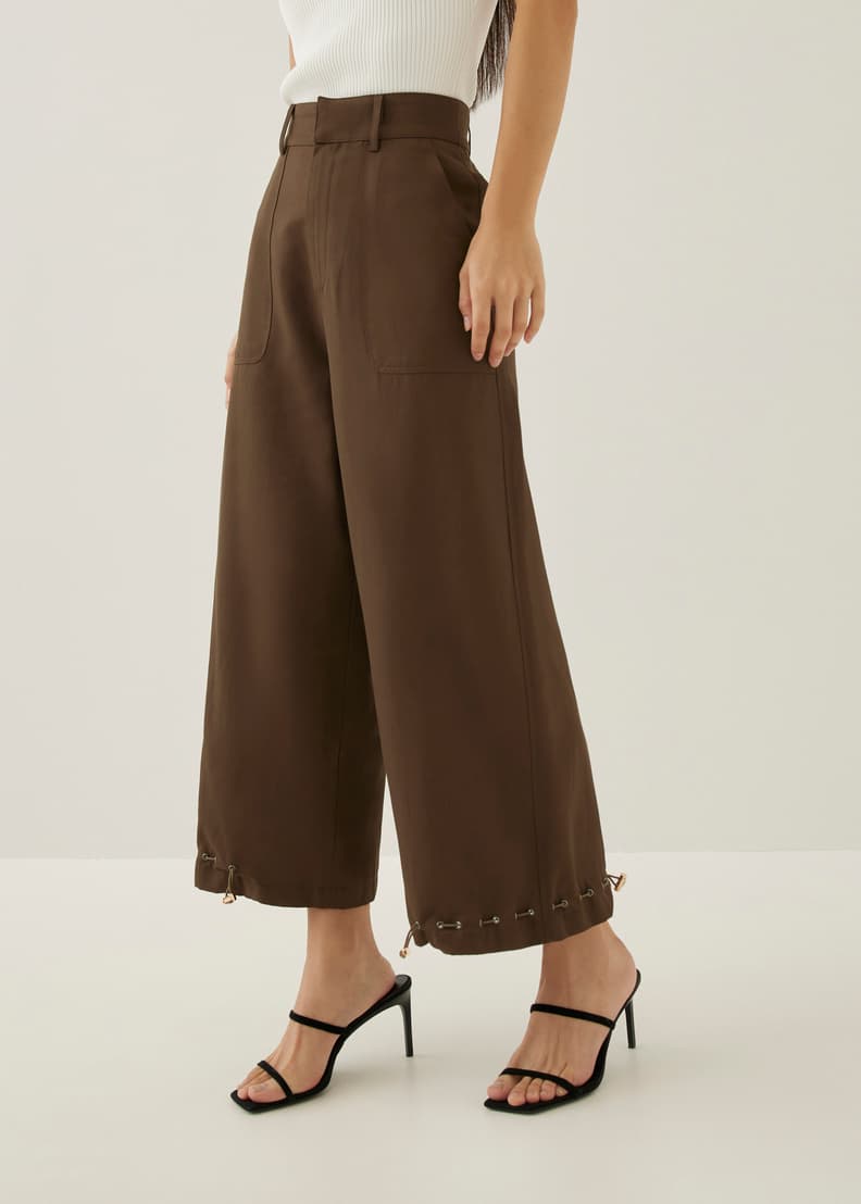 Pegged leg trousers outlet
